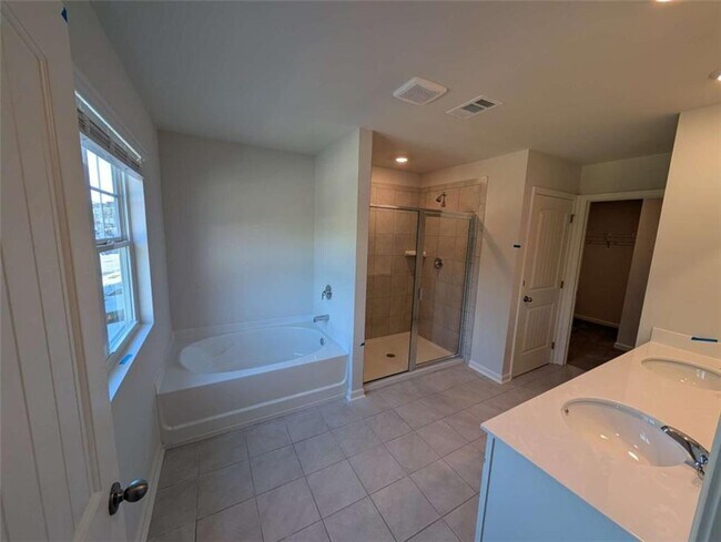 Building Photo - 2465 Poppy Ct