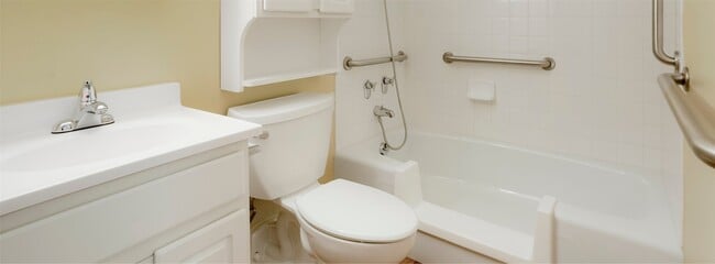 Building Photo - 1055 Adams Cir