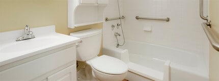 Building Photo - 1055 Adams Cir