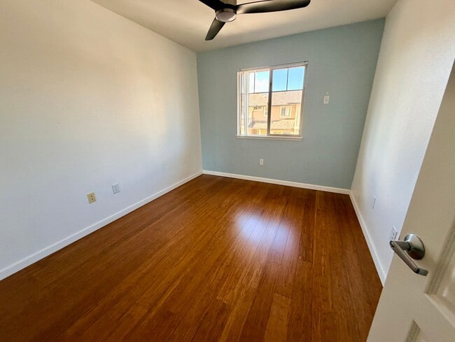 Building Photo - Spacious 3-Bedroom Townhome in Nohona at Mililani Mauka Available Now!