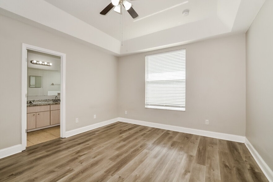 Building Photo - 717 Modena St