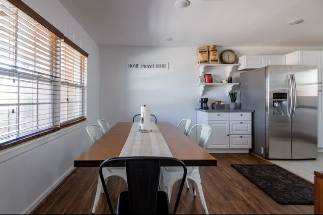 Dining room - 9305 Emnora Ln