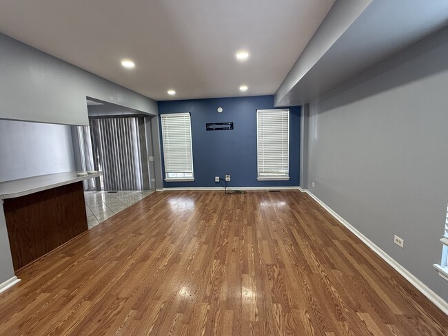 Building Photo - 210 Shadybrook Ln