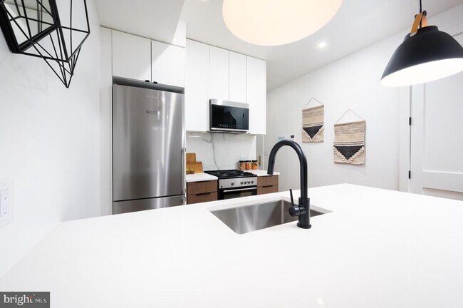 Building Photo - 1316 8th St NW