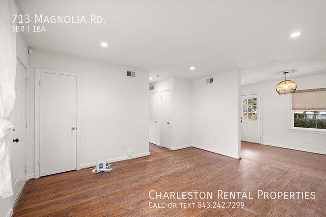 Building Photo - 713 Magnolia Rd