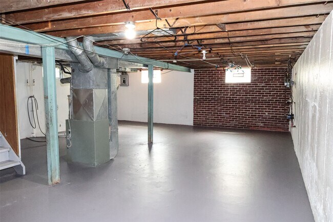 Building Photo - 417 Crawford Rd