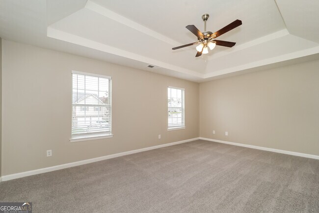 Building Photo - 2560 S Hills
