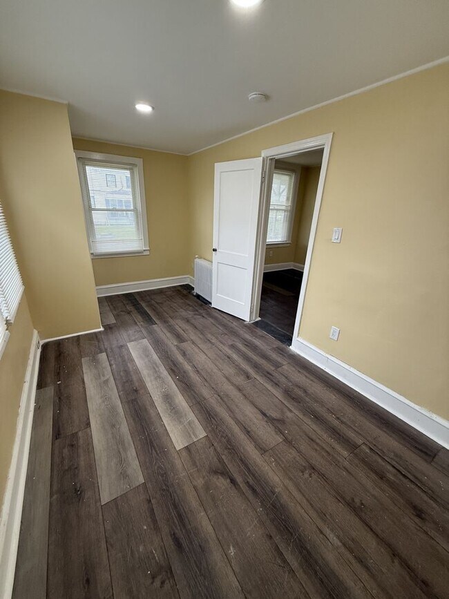 Building Photo - 1127 Woodland Ave