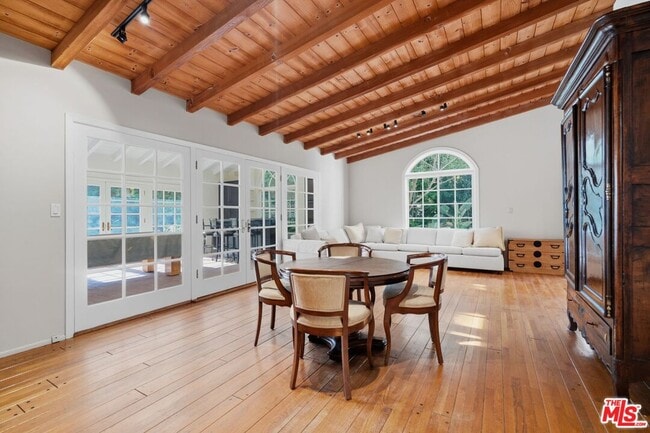 Building Photo - 510 Toyopa Dr