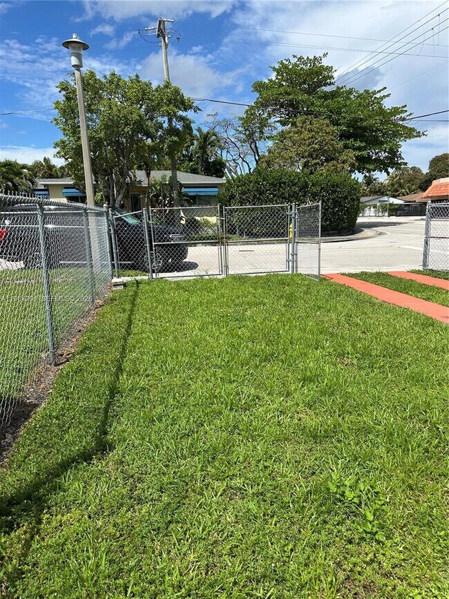 Building Photo - 1700 SW 14th Terrace