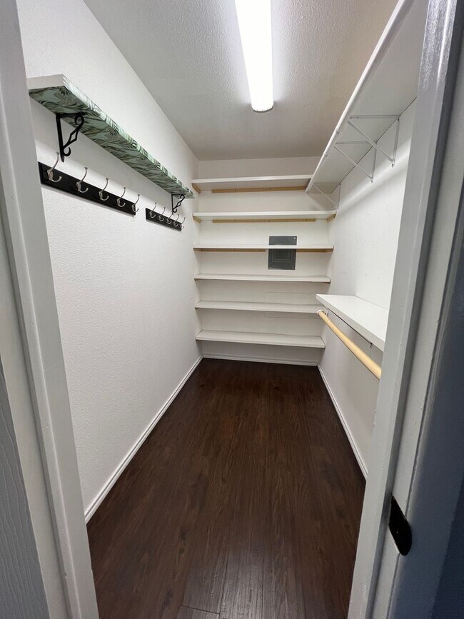 Building Photo - College Station - 1 bedroom / 1 bath Condo...