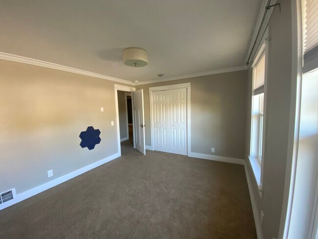 Building Photo - 18323 Woodlands Way