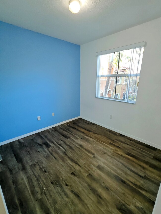 Building Photo - 1035 SW 144th Ave