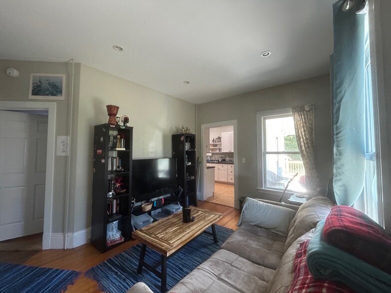 Living room - 59 Winter St