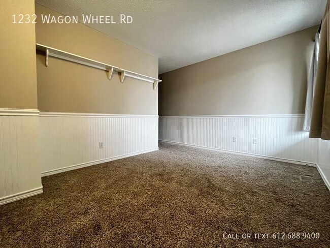 Building Photo - 3 Bed 3 Bath Townhome - 2 Car Attached Gar...