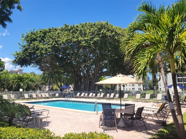 Building Photo - 2671 S Course Dr