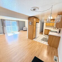 Building Photo - 886 Maple Crest Ct