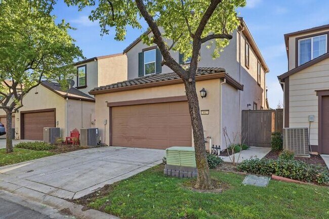 Building Photo - 3017 Village Park Dr