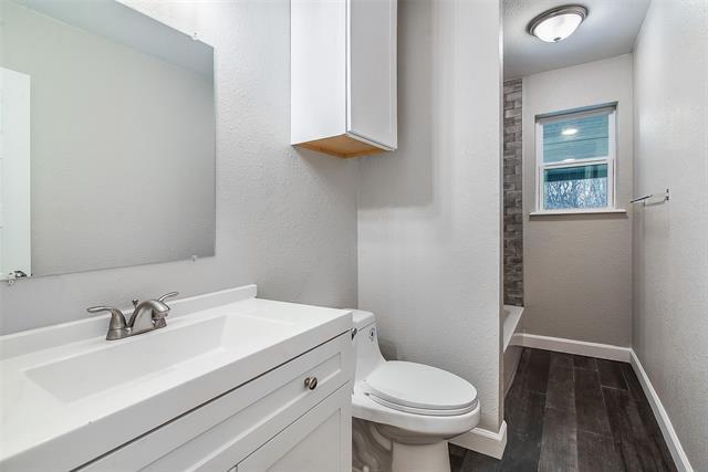 Building Photo - 813 S Valentine Dr