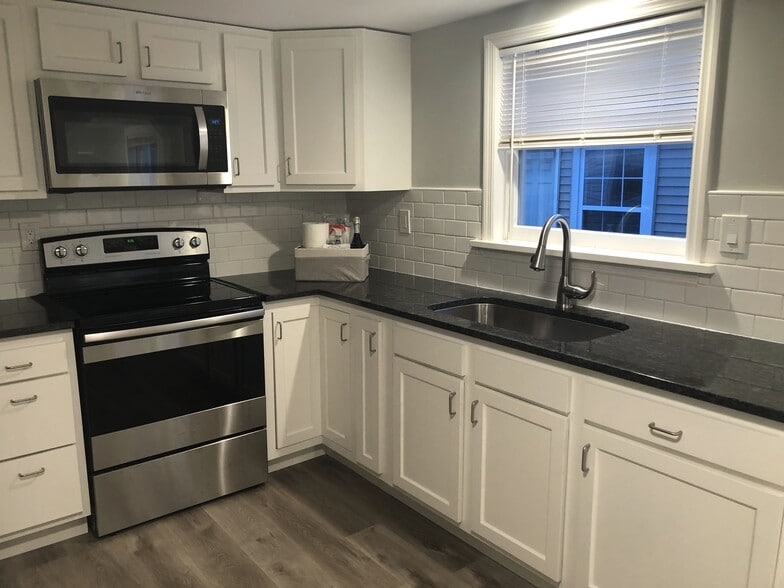 Building Photo - 108 Clinton St