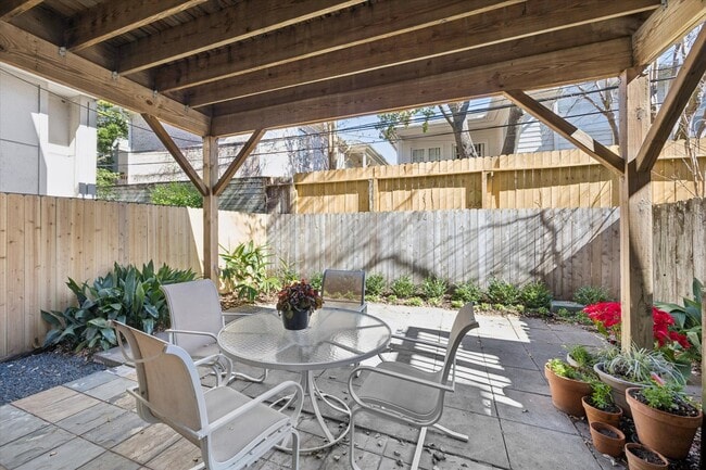 Building Photo - 2643 Westgate Dr