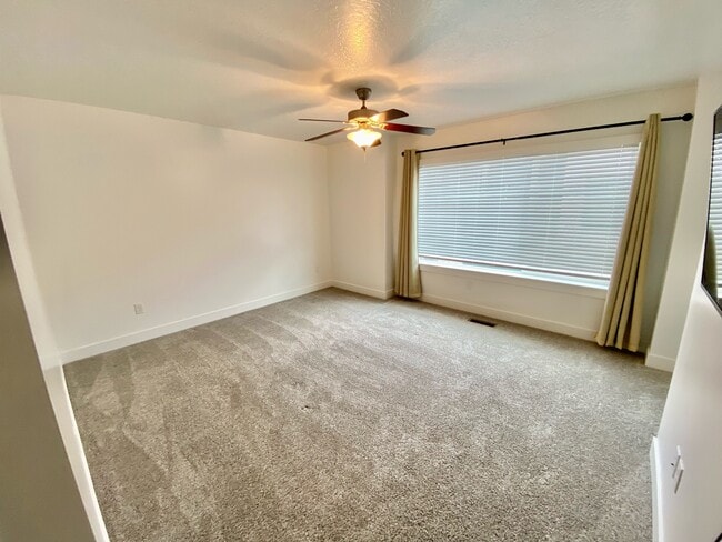 Building Photo - 428 W 40 S