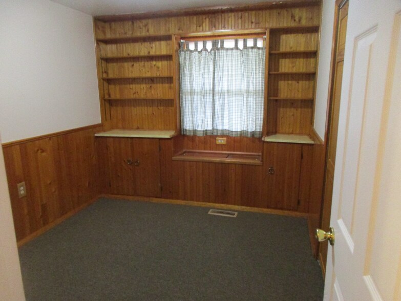 Building Photo - 733 Acadia Rd