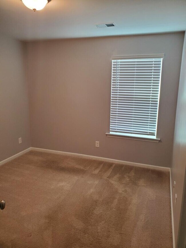 Building Photo - 416 Sandfarm Trail