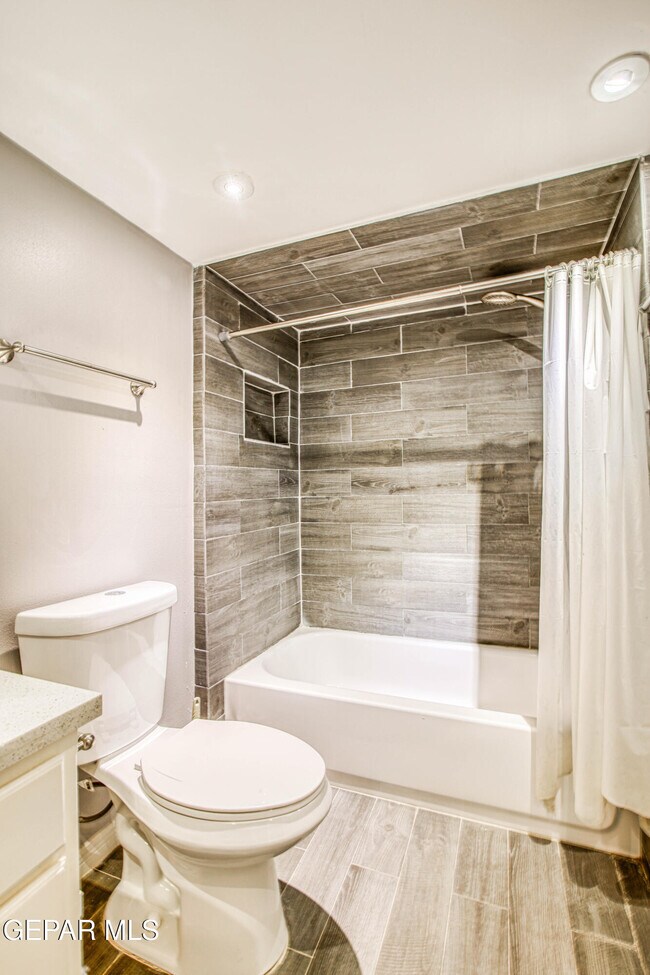 Building Photo - 1701 Elm St