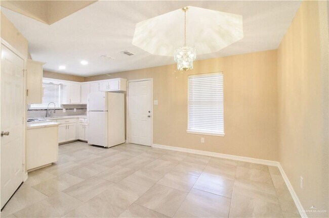 Building Photo - 28 N Champagne