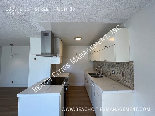 Building Photo - Stunning 1 Bedroom 1 Bath Condo Just One B...