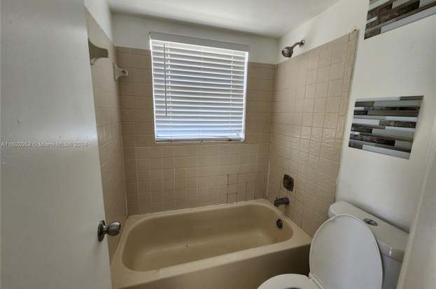Building Photo - 9962 Twin Lakes Dr