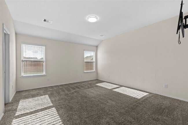 Building Photo - 6015 Lilly Belle St
