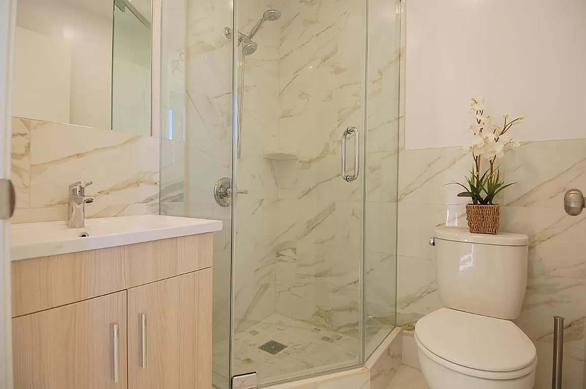 Upstairs 2nd Full Bath - 3110 Ocean Ave