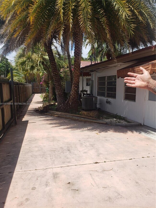 Building Photo - 1997 SW 17th Ct