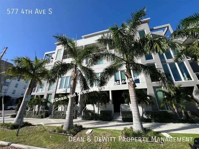 Building Photo - Luxury Townhome in Downtown St Pete - For ...