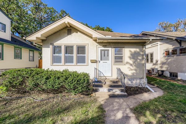 Cute bungalow in a great neighborhood - 4244 Longfellow Ave