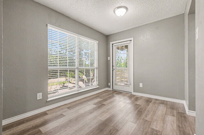 Building Photo - 3645 W Northgate Dr