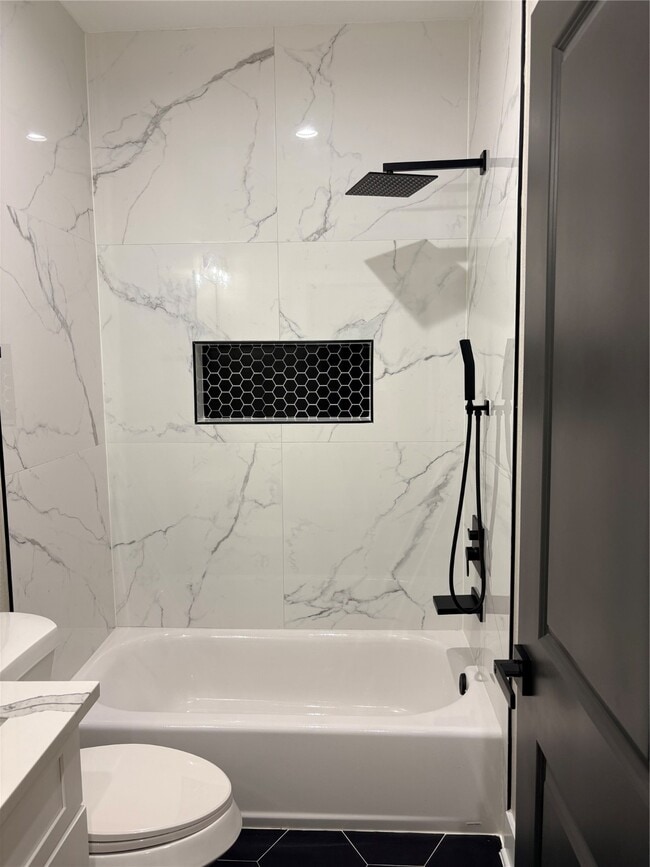 Building Photo - 2105 Esther Dr