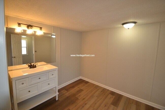 Building Photo - 11049-11051 Stephens