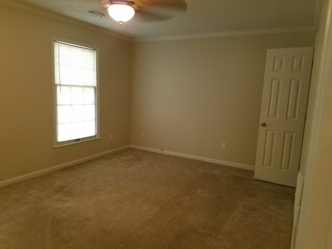 Building Photo - 15002 Glory Dr SE