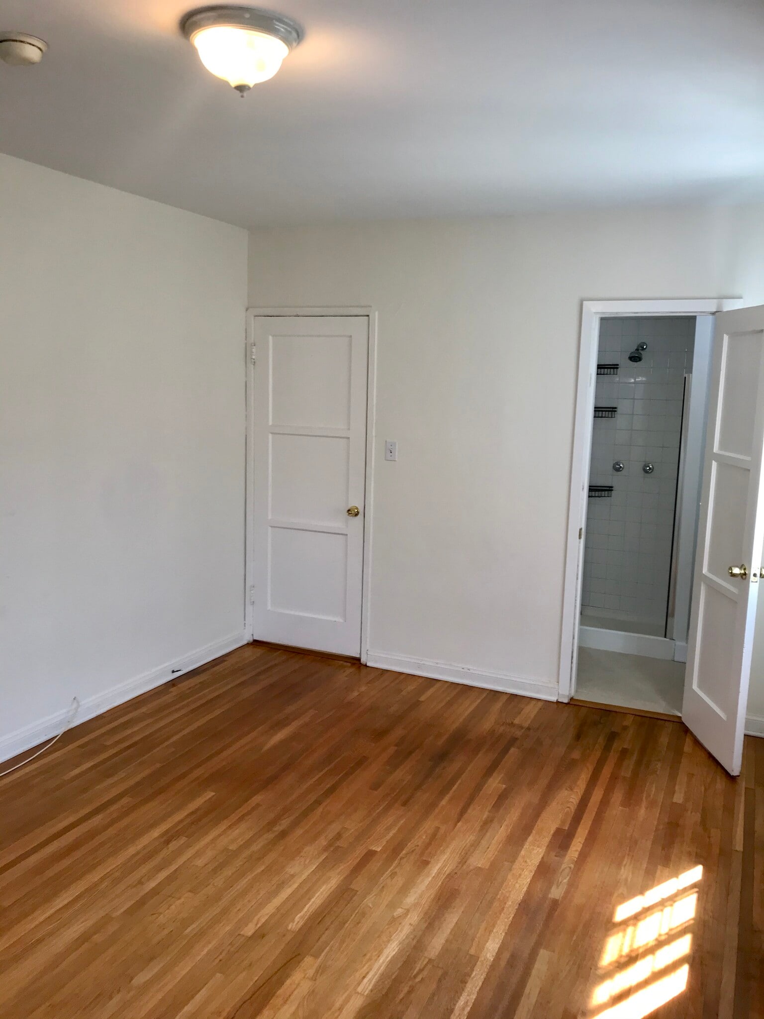 Master Bedroom - 5362 Monroe St