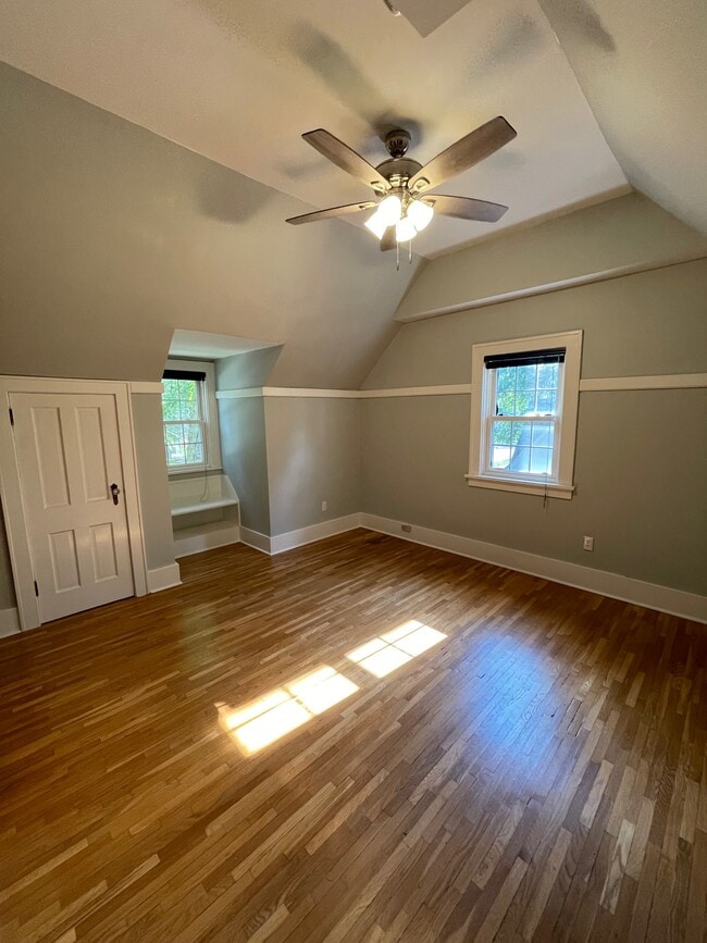 Building Photo - 2318 Storm St