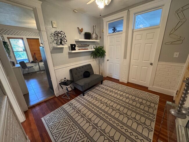 Building Photo - 40 Arbutus St