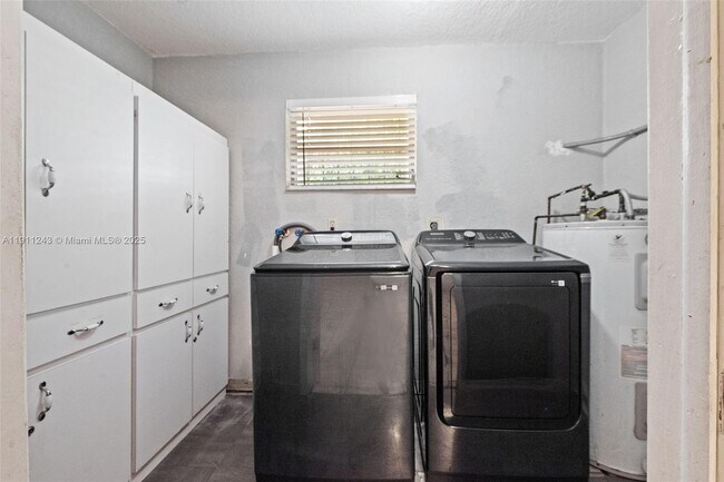 Building Photo - 1060 Opa-locka Blvd