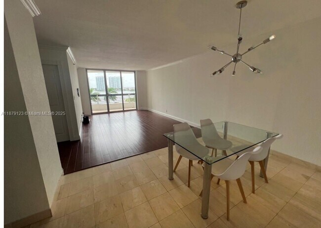 Building Photo - 3600 Mystic Pointe Dr