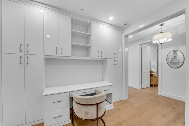 Building Photo - 2425 Peachtree Rd