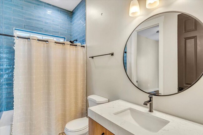 Building Photo - Downtown 4 bedroom home