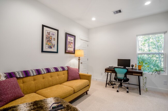 Building Photo - 5217 Pinemont Creek Ln