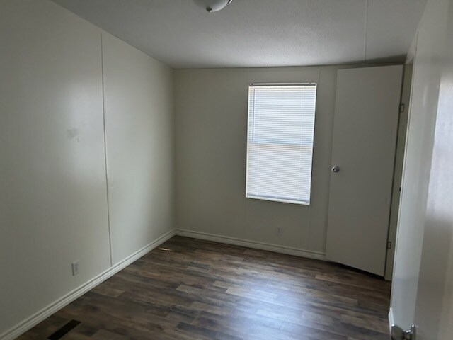 Building Photo - 2246 Nicolai Ave